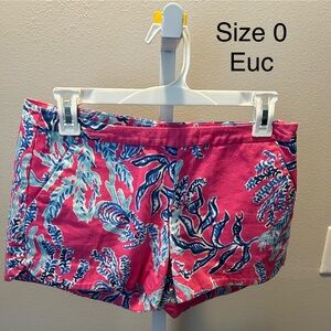 Lilly Pulitzer size 0 shorts 4” inseam
Excellent used condition!